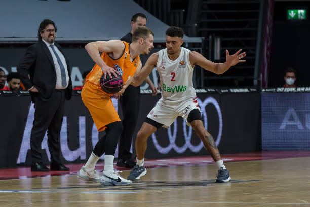 中场构建有 中场构建有