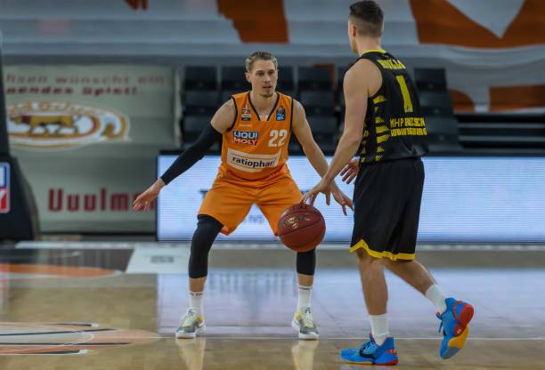 甲联赛中 甲联赛中